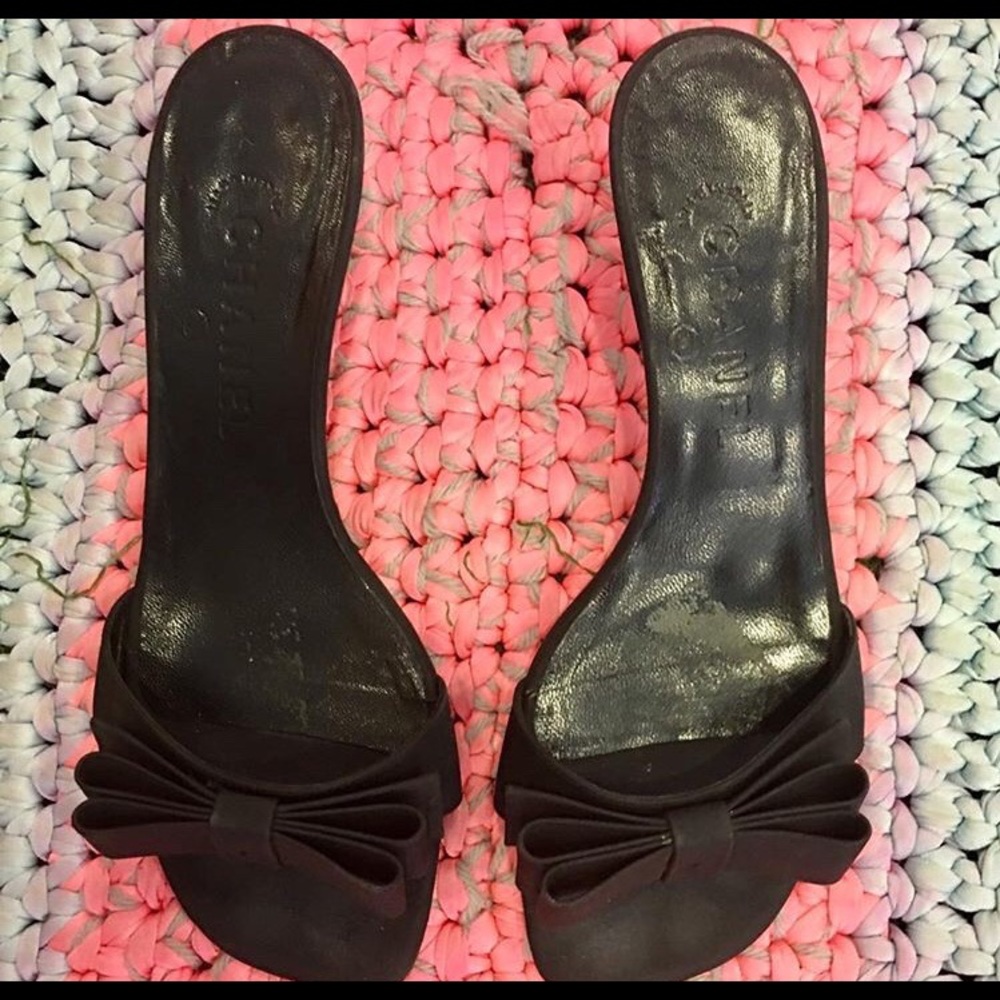 VINTAGE CHANEL BOW HEELS - Picture 2 of 2